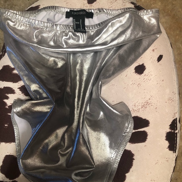 Silver leotard - Picture 4 of 4